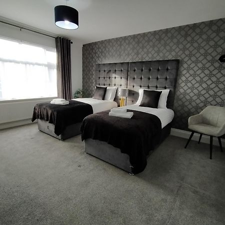 Sirius House - Sleeps 7, Driveway, Garden Villa Crewe Bagian luar foto