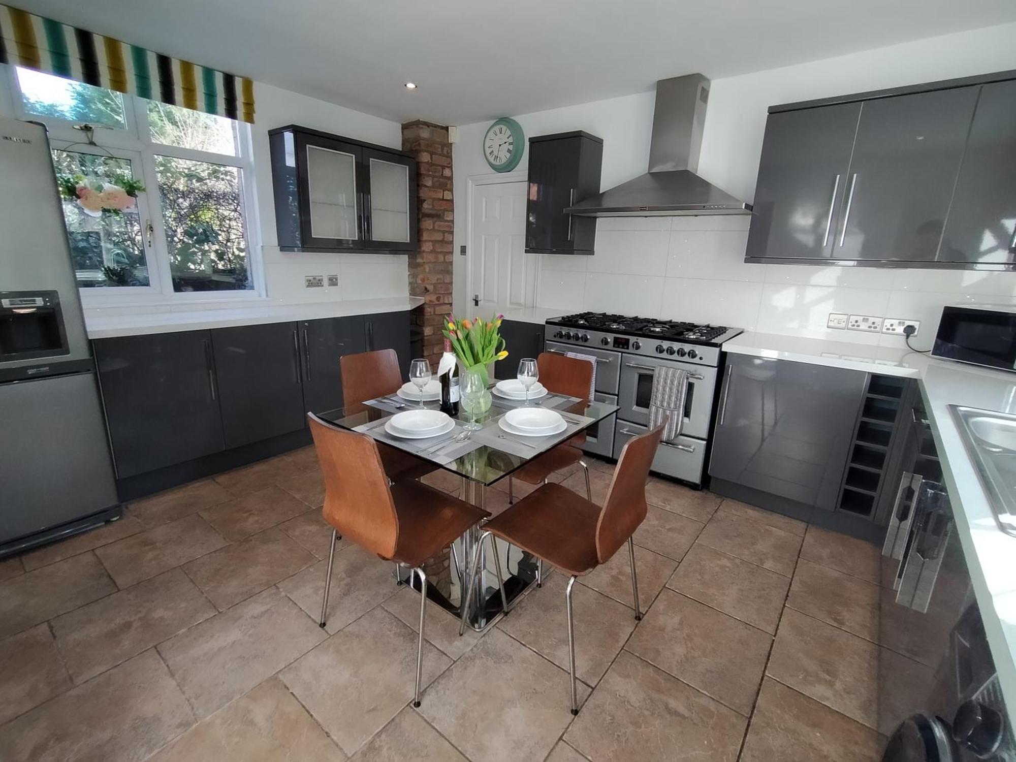 Sirius House - Sleeps 7, Driveway, Garden Villa Crewe Bagian luar foto