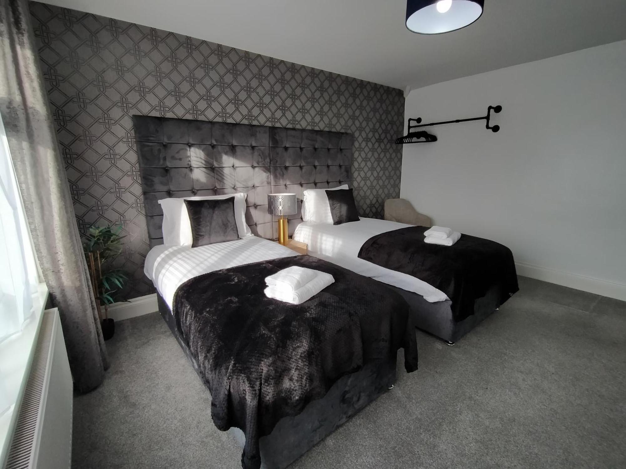 Sirius House - Sleeps 7, Driveway, Garden Villa Crewe Bagian luar foto
