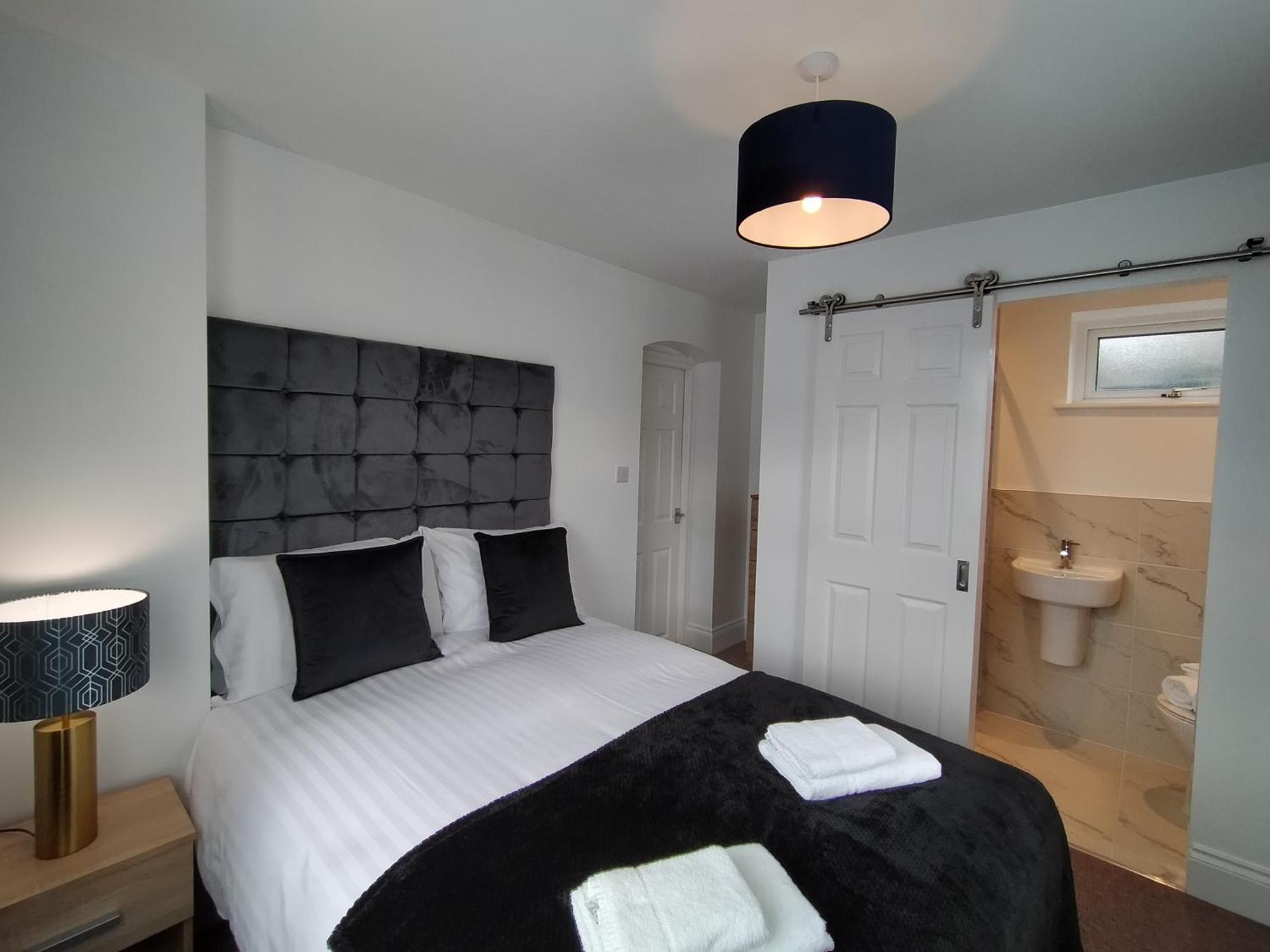 Sirius House - Sleeps 7, Driveway, Garden Villa Crewe Bagian luar foto