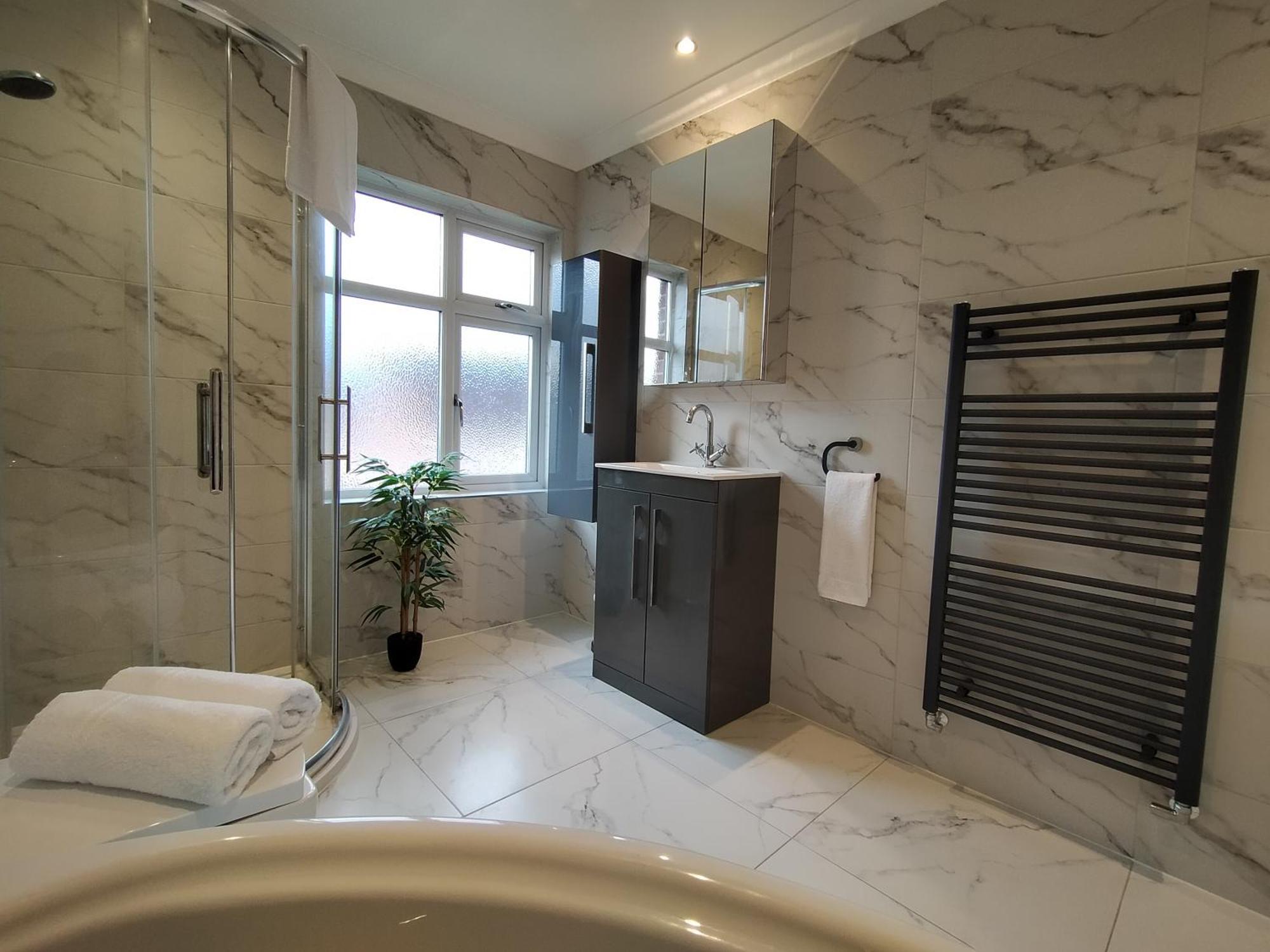 Sirius House - Sleeps 7, Driveway, Garden Villa Crewe Bagian luar foto