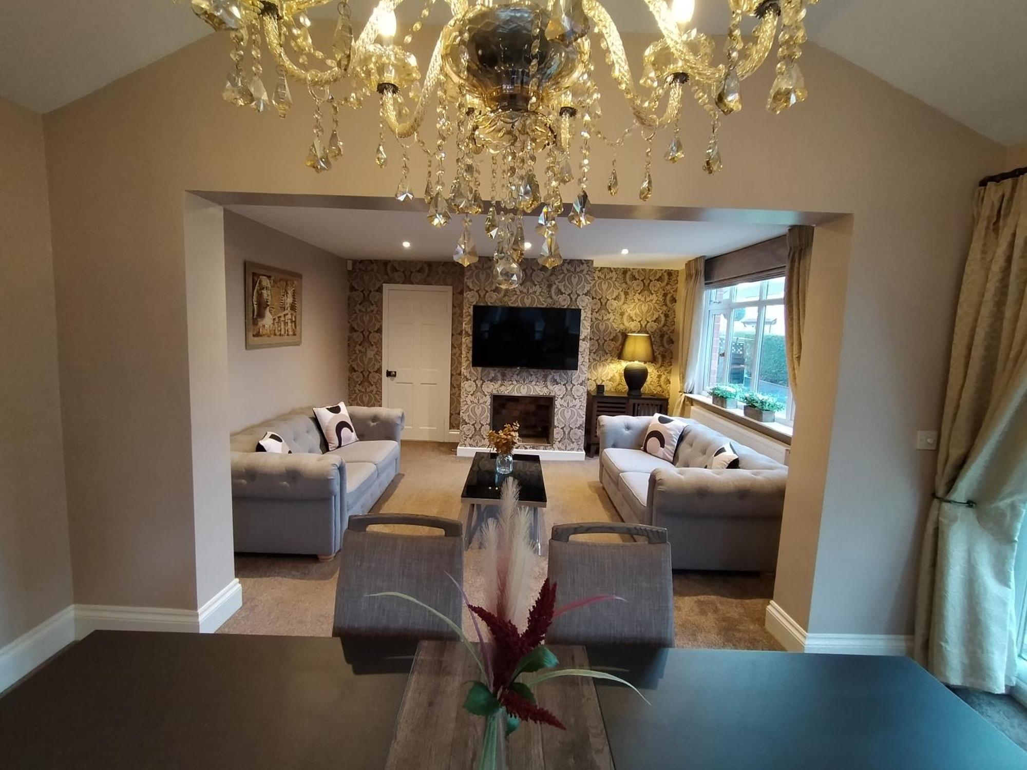 Sirius House - Sleeps 7, Driveway, Garden Villa Crewe Bagian luar foto