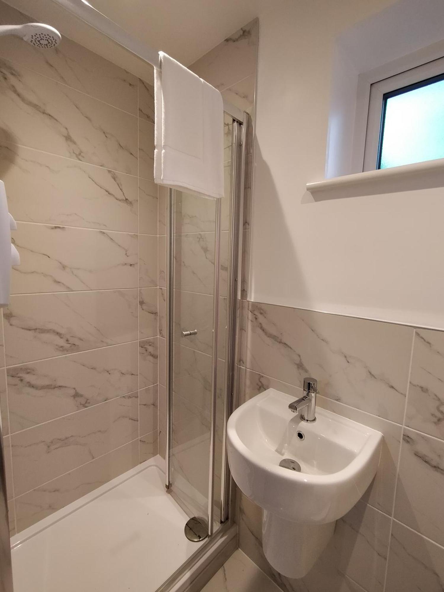 Sirius House - Sleeps 7, Driveway, Garden Villa Crewe Bagian luar foto