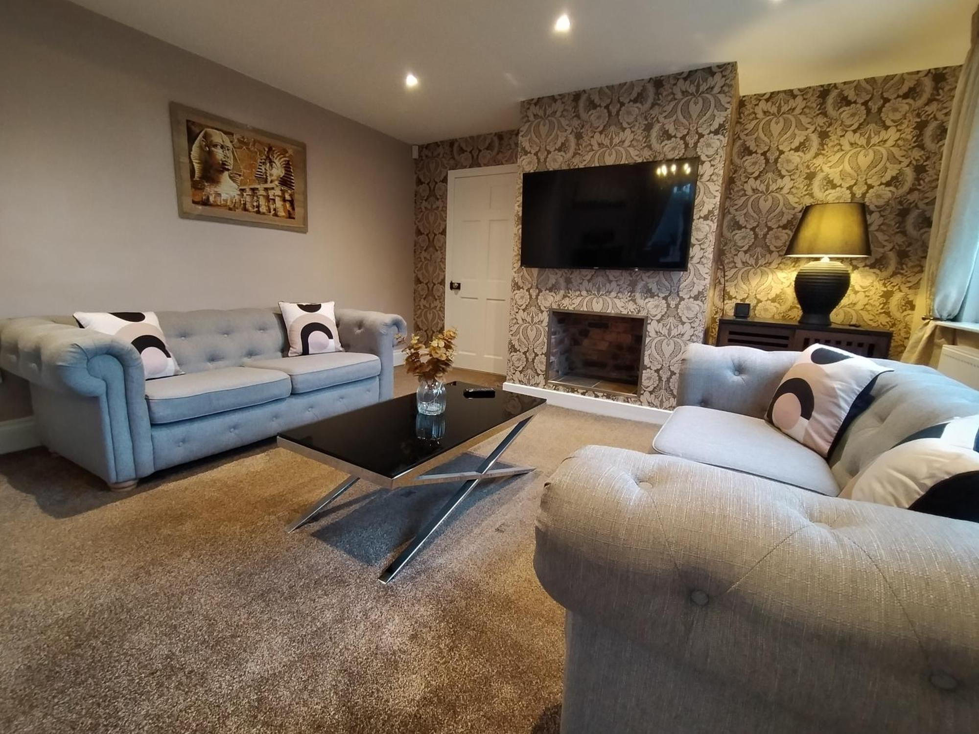 Sirius House - Sleeps 7, Driveway, Garden Villa Crewe Bagian luar foto