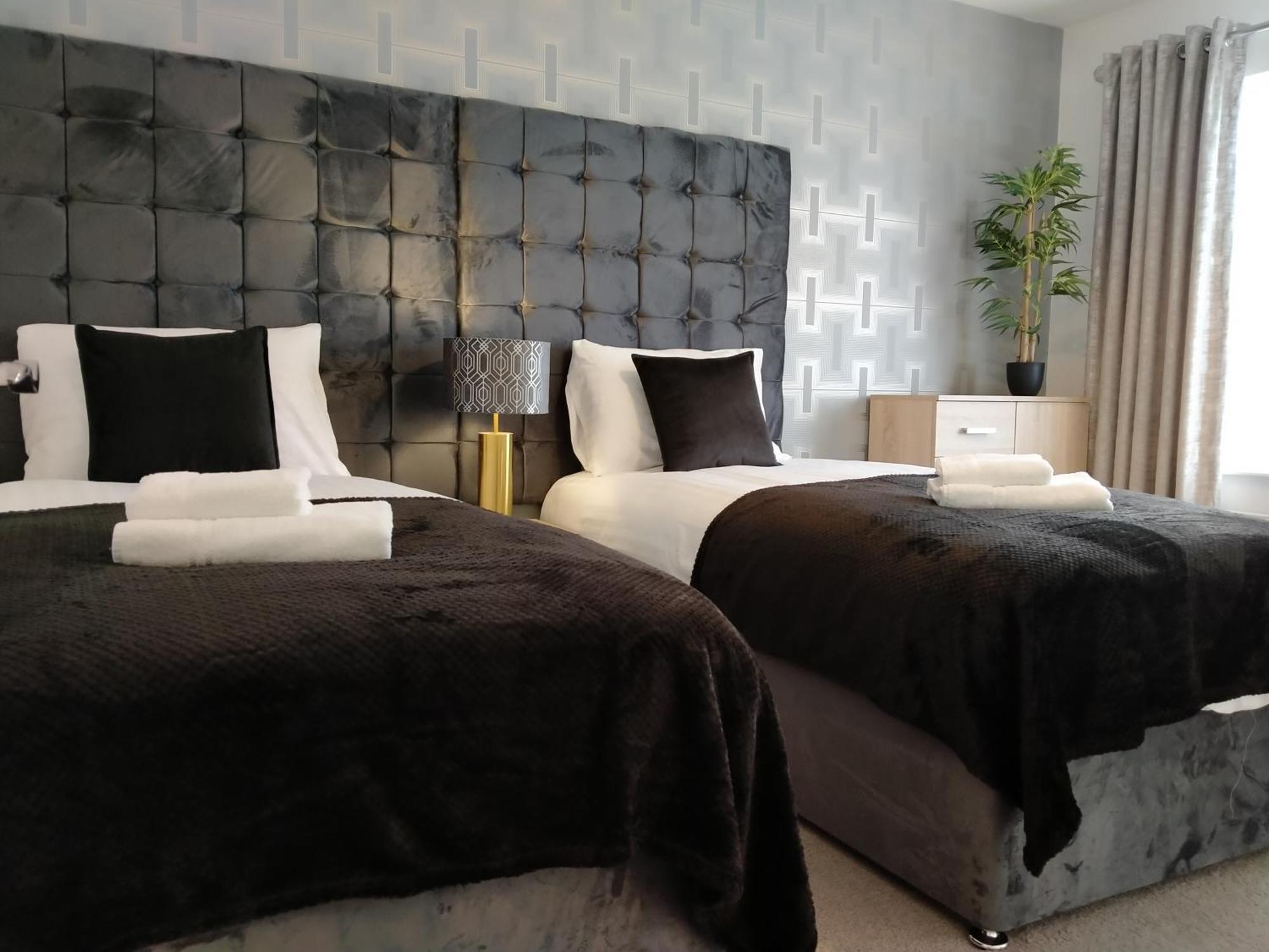 Sirius House - Sleeps 7, Driveway, Garden Villa Crewe Bagian luar foto