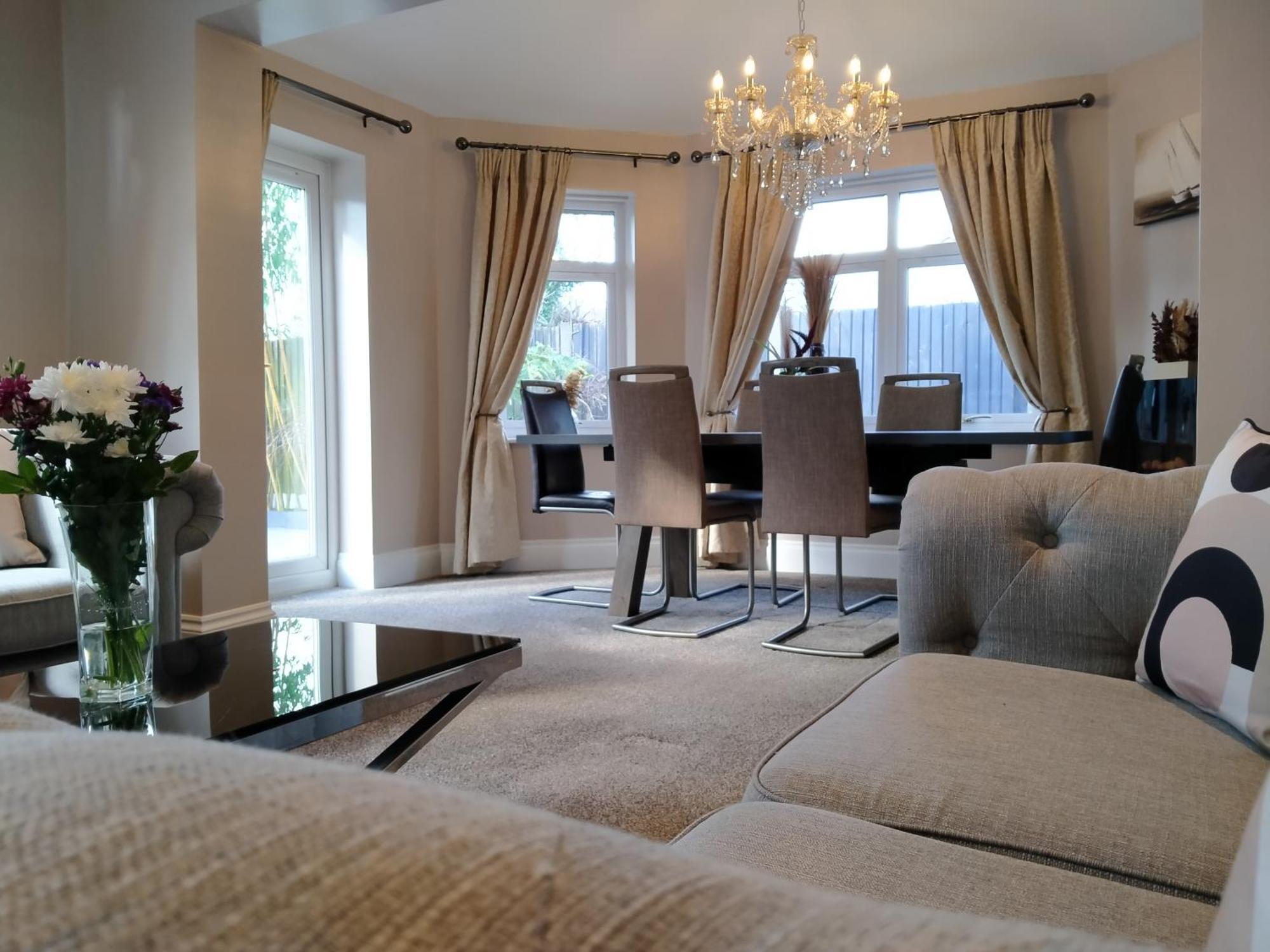 Sirius House - Sleeps 7, Driveway, Garden Villa Crewe Bagian luar foto