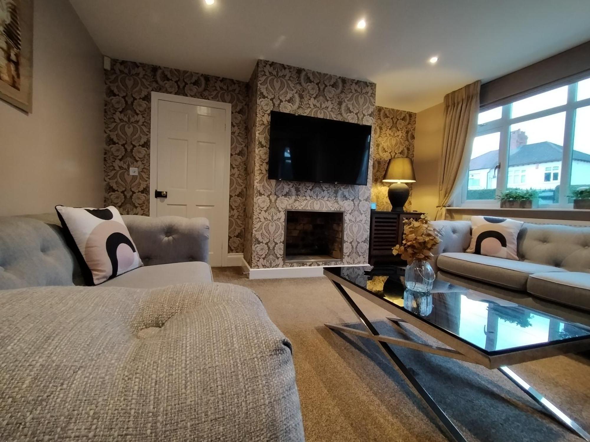Sirius House - Sleeps 7, Driveway, Garden Villa Crewe Bagian luar foto